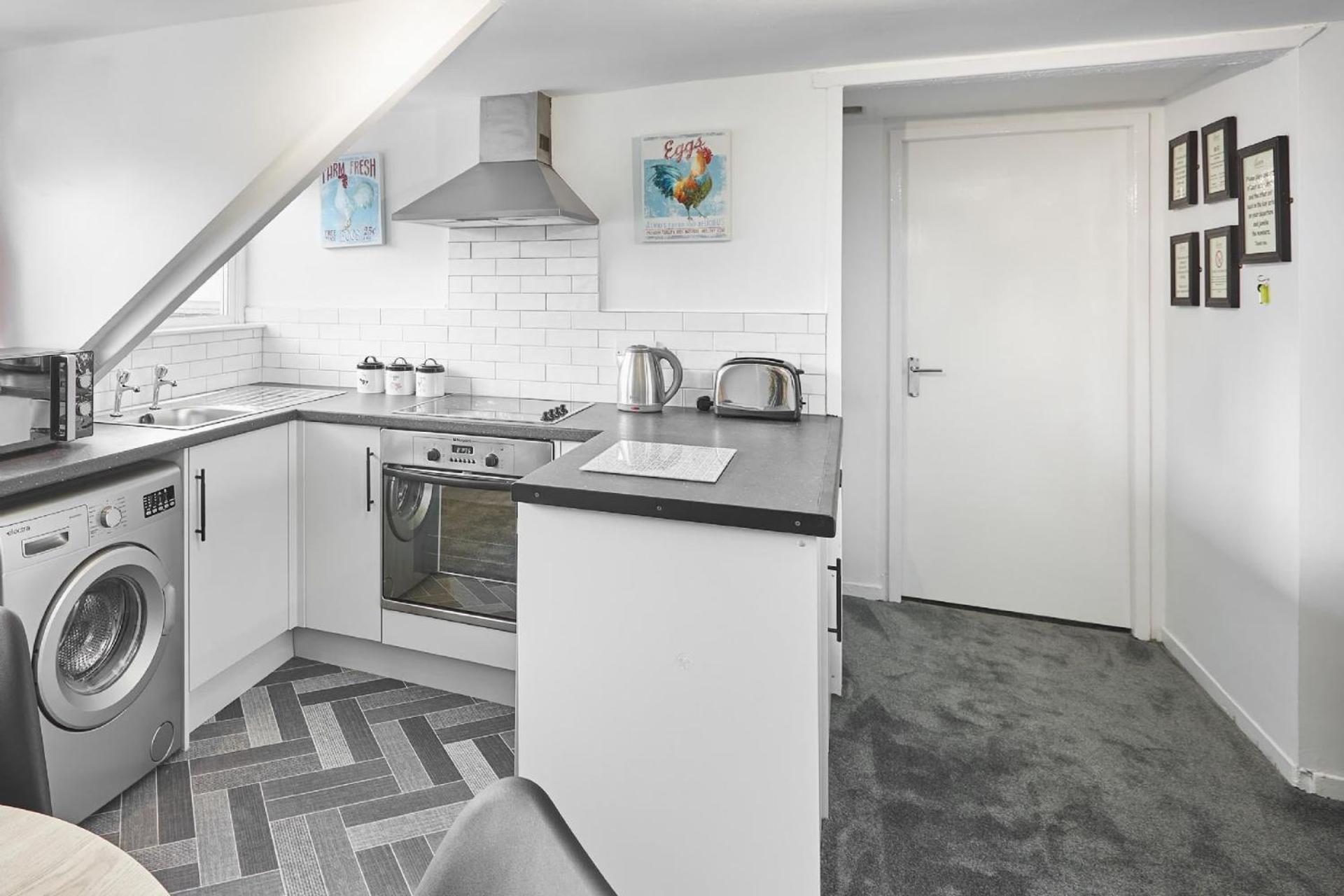 Apartment 4 Glencoe Holiday Apartments Вітбі Екстер'єр фото